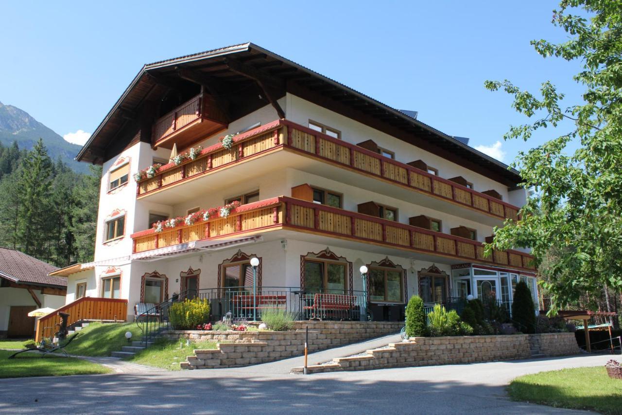 Hotel Garni Waldhof - Wohlfühlen am Lech Stanzach Exterior foto